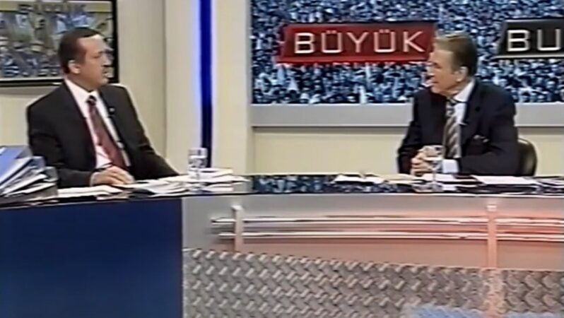 Ne söylediyse zıttını yaptı.