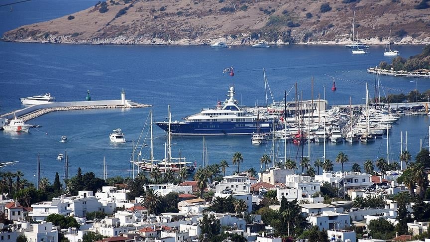 Plaja giriş için zengin olmak gerekiyor! 10 bin TL’lik giriş ücretiyle Bodrum ilk sırada