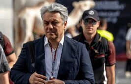 Renault CEO’su görevinden ayrıldı.
