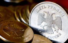Rusya’nın ekonomi zirvesinde endişe: Faizler yüksek, ruble güçlü