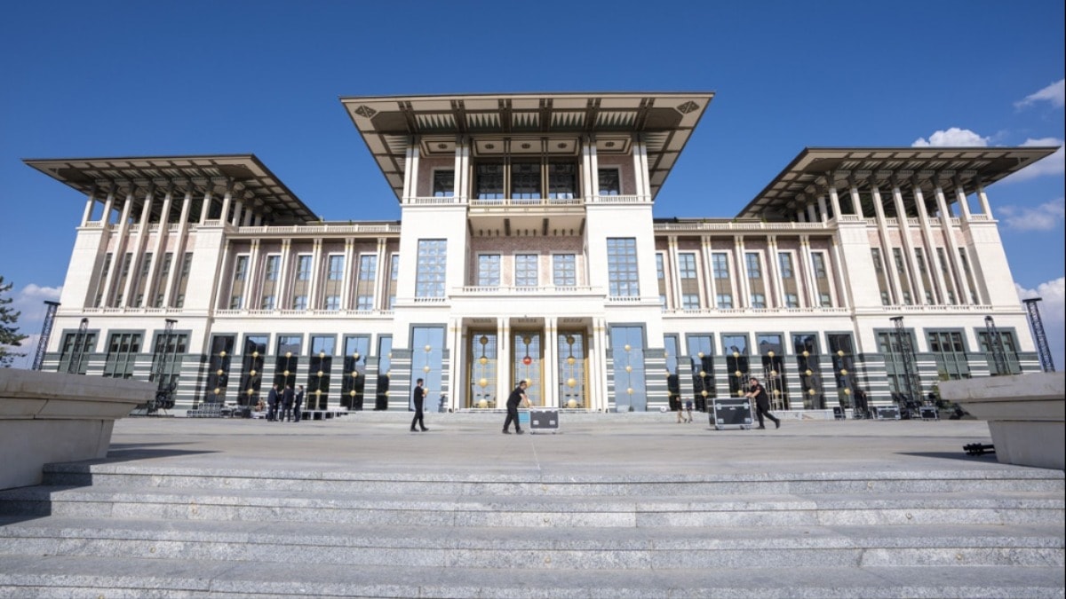 Şatafattan merkezde huzursuzluk