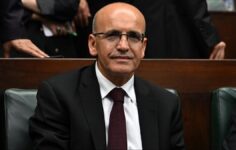Şirketleri iflasa sürükleyen bakan