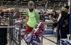 Tel Aviv’de paniğe kapılan İsrailliler marketleri boşalttı