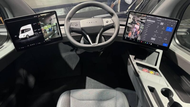 Tesla’nın otonom taksi hizmeti başladı