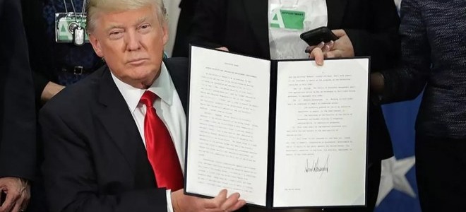 Trump, 12 ülkenin vatandaşlarına giriş yasağı getirdi.