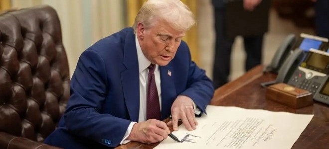 Trump imzaladı: Çelik ve alüminyum vergisi yüzde 100 artırıldı.