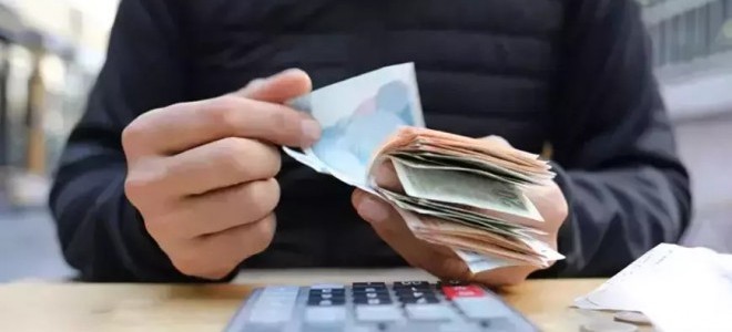 Türk-İş, hükümetten yeni bir zam önerisi talep ediyor.