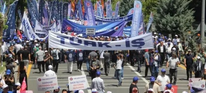 Türk-İş, Maliye önünde miting düzenliyor