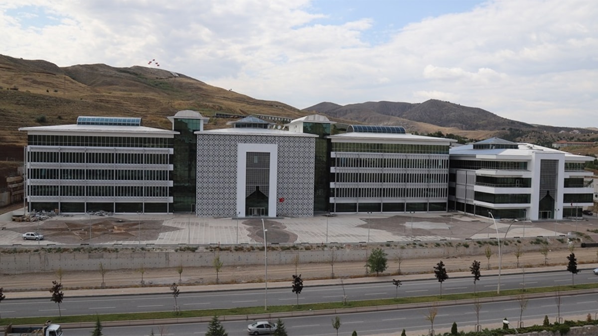 Valilik bütçesiyle şölen yaptılar