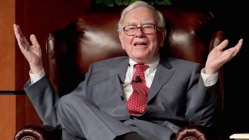 Warren Buffett servetini paylaşıyor: En zenginler listesindeki sıralaması değişti.