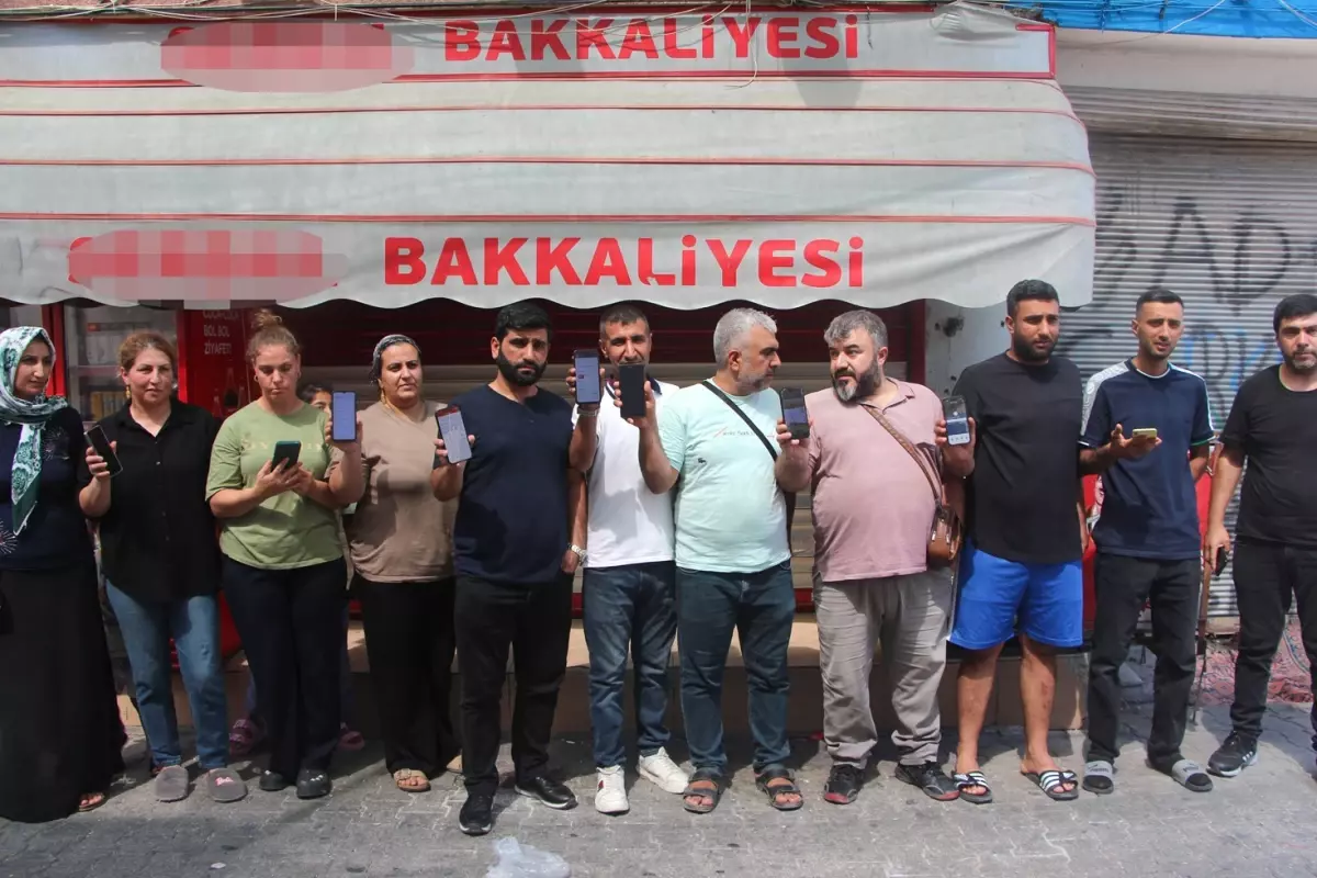 30 yıllık bakkal, mahallelinin elindekileri alıp kaçtı: Kardeşim yapardı, o yapmazdı.