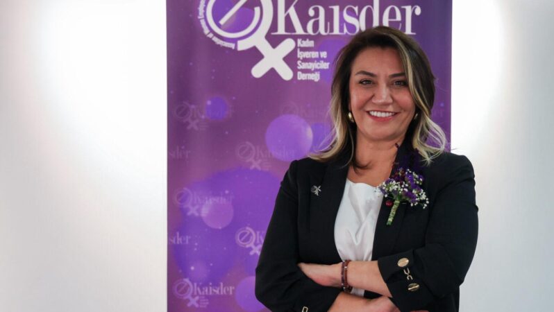 “Kadının Adı Hâlâ Yok Ama Mücadelemiz Var!” KAİSDER Başkanı Mehlika Gider’den Etkileyici Mesajlar