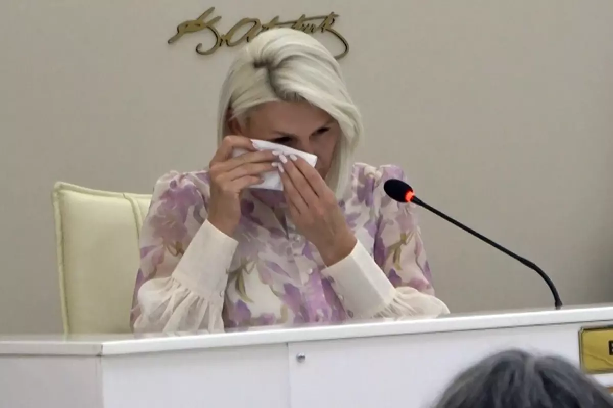AK Parti ve MHP’nin desteğini alan Bilecik Belediye Başkanı duygularına hakim olamadı