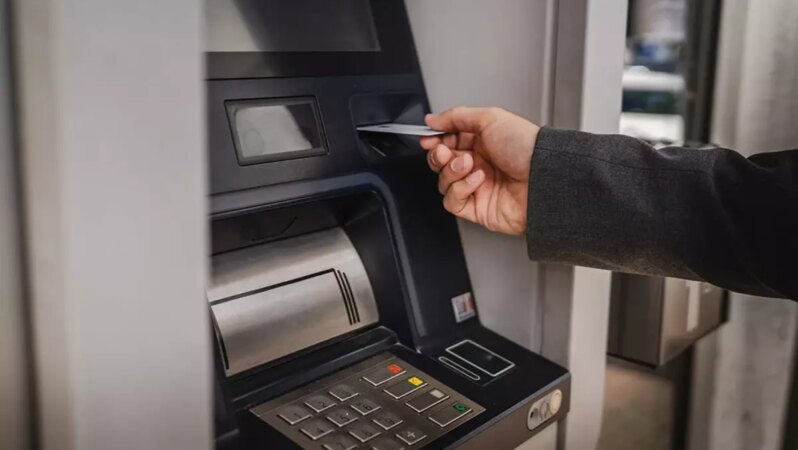 ATM’lerde yeni bir dönem! Bunu gerçekleştirmeyen para çekemeyecek.