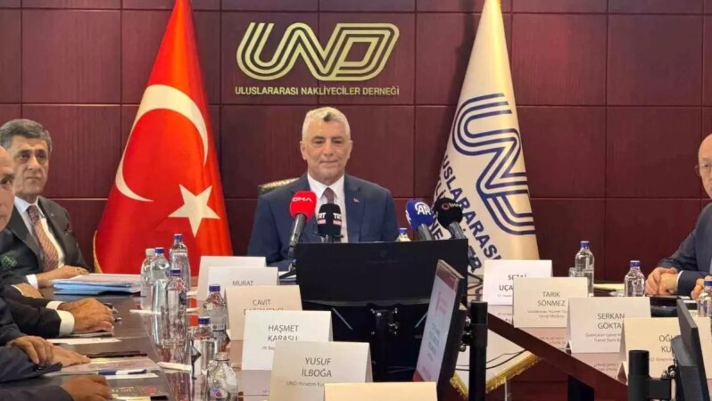Bakan Bolat: Lojistik sektörü, Türkiye ekonomisinin 13’te 1’ini taşıyor.