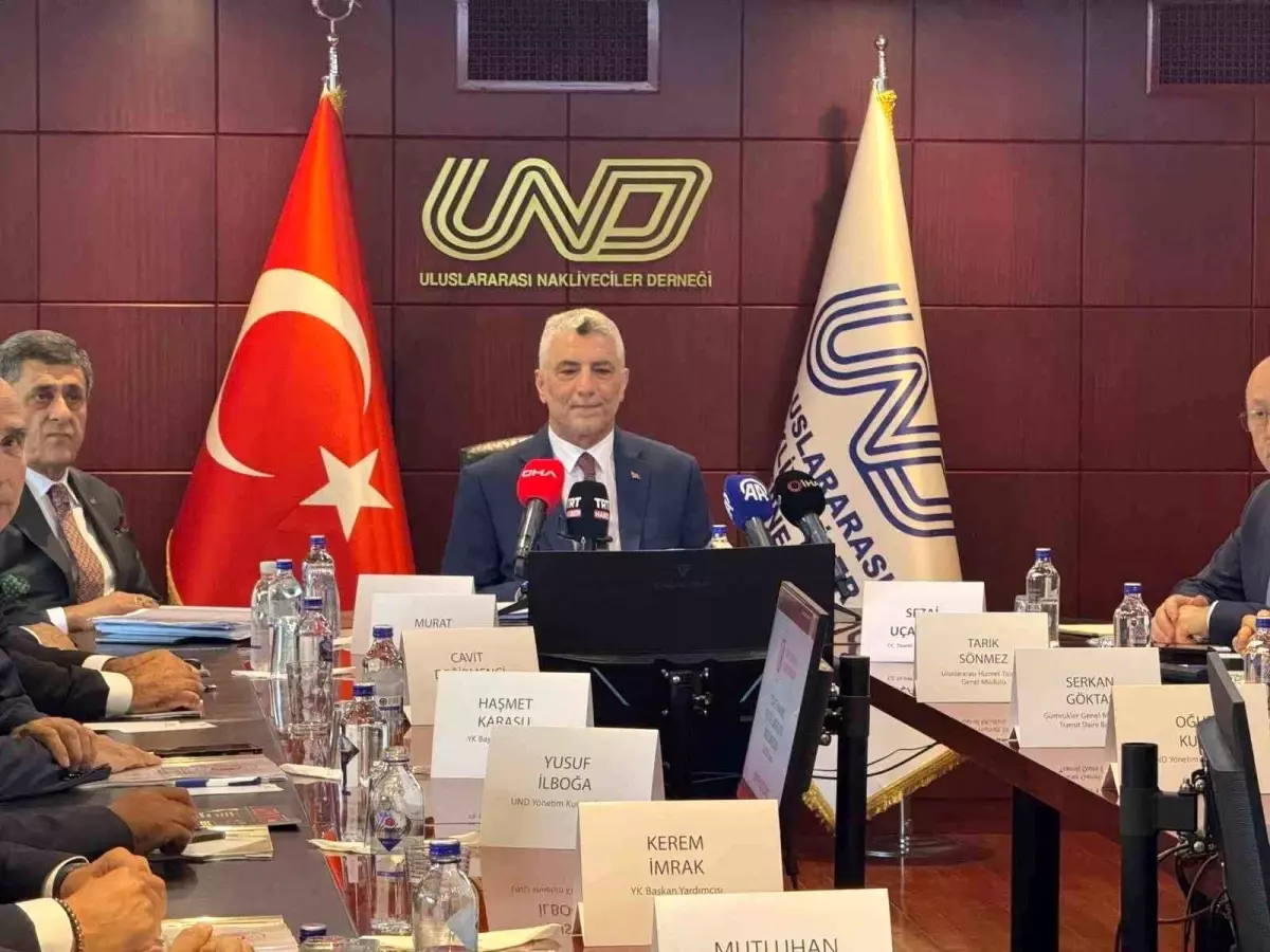 Bakan Bolat: Lojistik sektörü, Türkiye ekonomisinin 13’te 1’ini taşıyor.