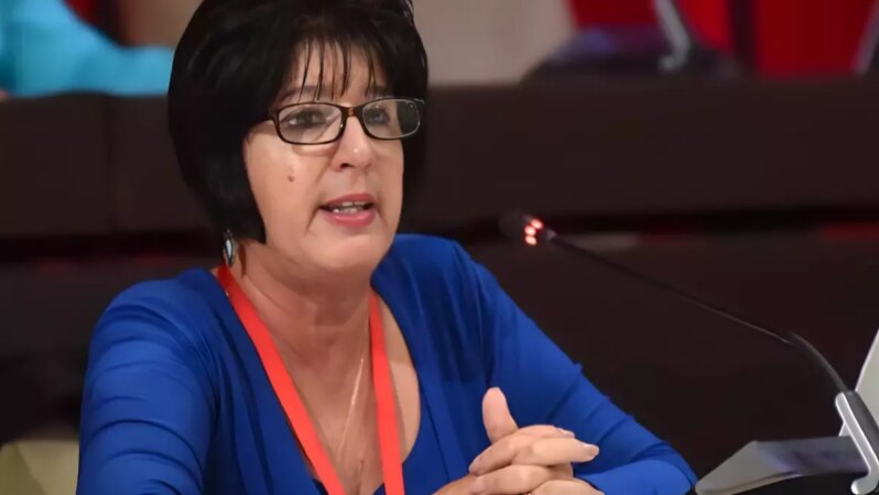 Bakan, ‘Küba’da dilenci yok’ ifadesinin ardından istifa etti.
