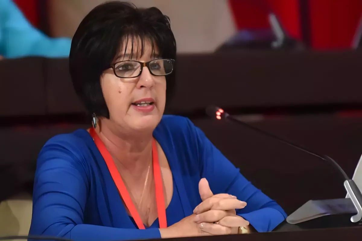 Bakan, ‘Küba’da dilenci yok’ ifadesinin ardından istifa etti.