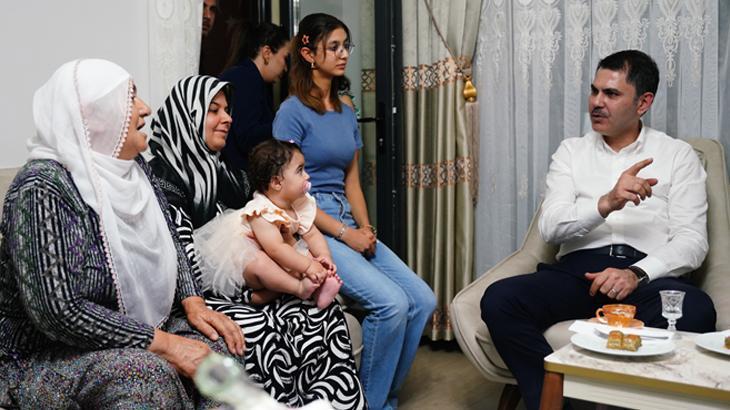 Bakan Kurum’dan depremzede aileye ziyaret: ‘Malatya merkezi, ilçeleri ve köyleriyle yeniden ayağa kalkacak’