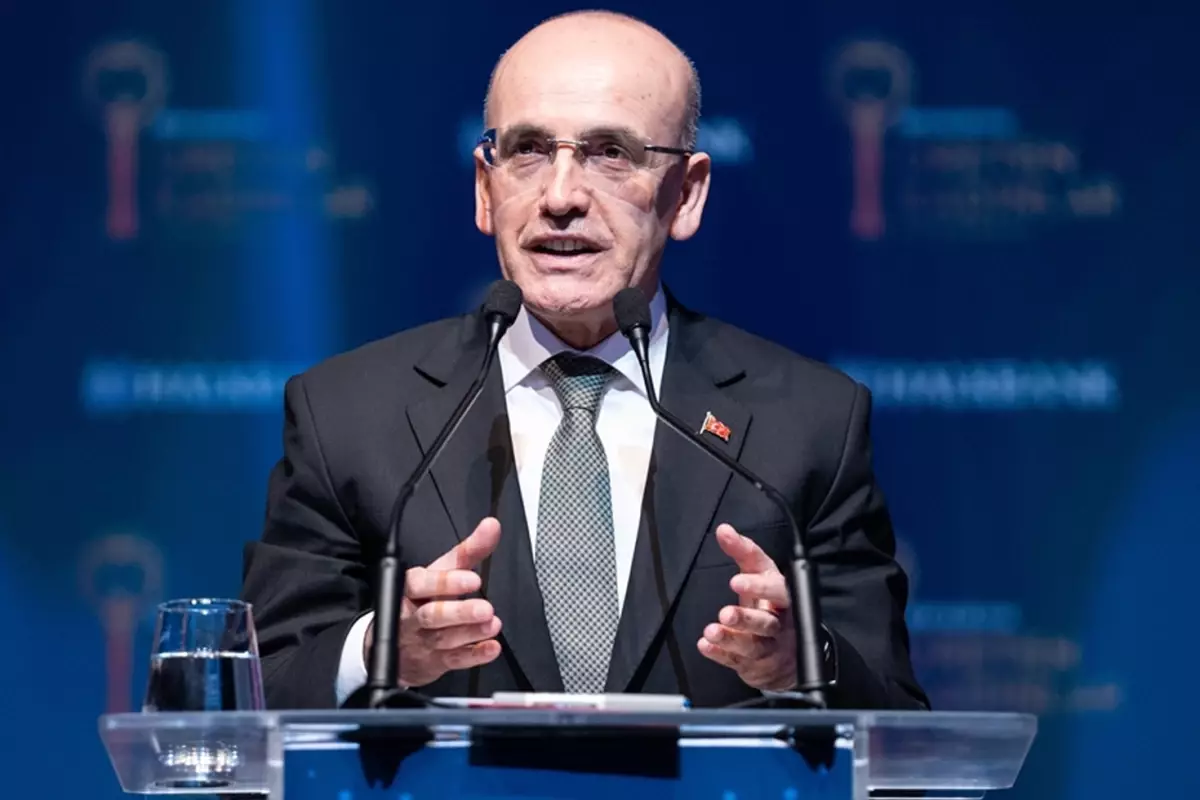 Bakan Şimşek, fiyatları azaltmak için bu yöntemi uygulayacak! Canlı yayında duyurdu.