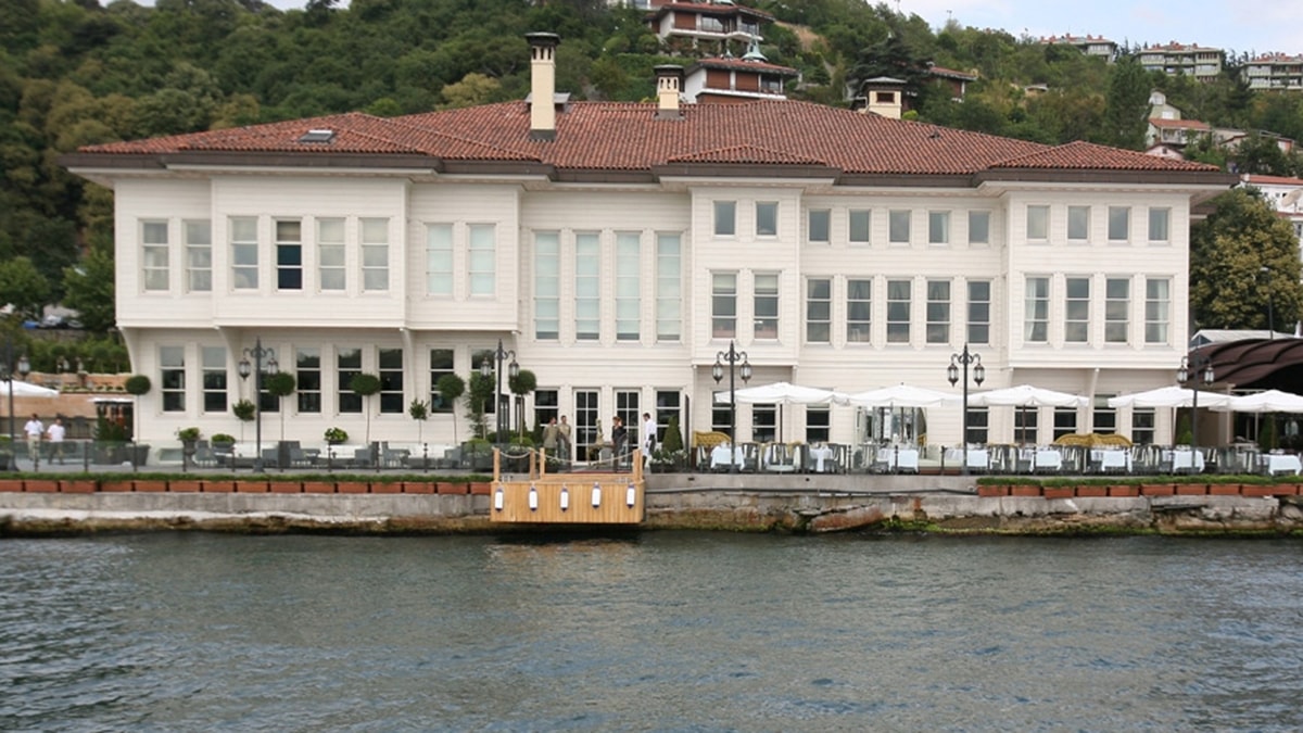 Boğaz’ın incisi yarı fiyatına satıldı.