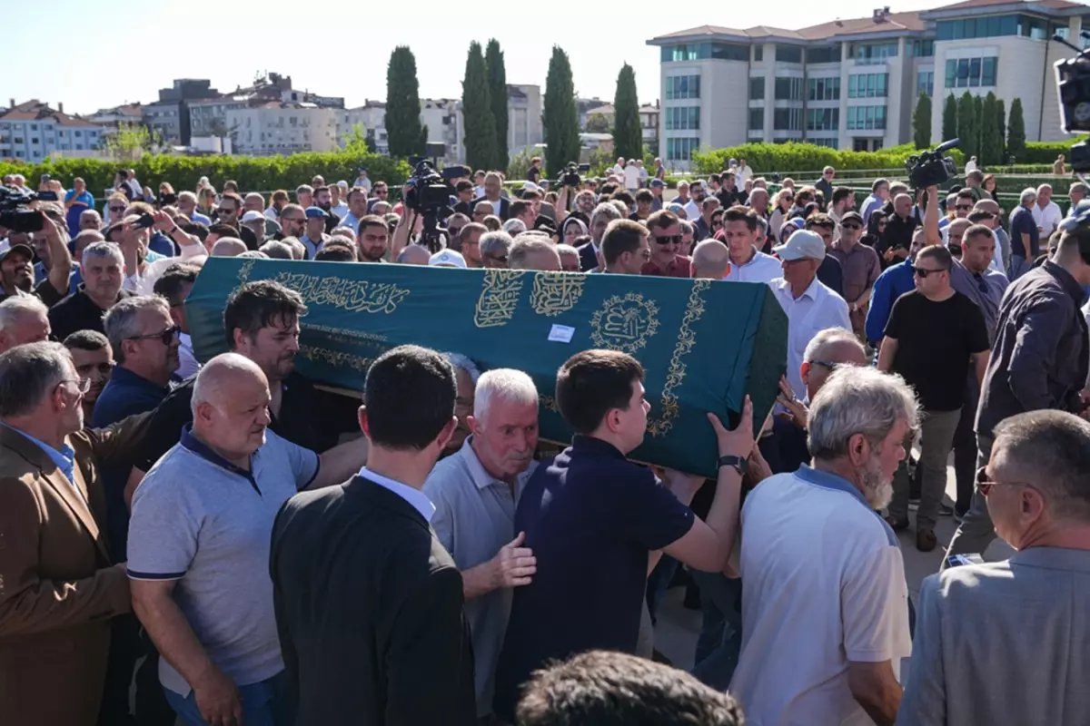 Cumhurbaşkanı Başdanışmanı Yiğit Bulut, İstanbul’da ebedi istirahatine uğurlandı.