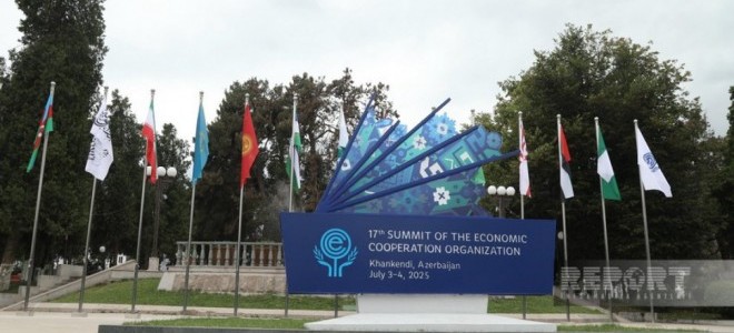 Ekonomik İşbirliği Teşkilatı Zirvesi Azerbaycan’da başladı