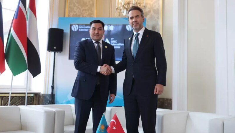 Enerji Bakanı Bayraktar, Kazak Mevkidaşı ile Bir Araya Geldi.