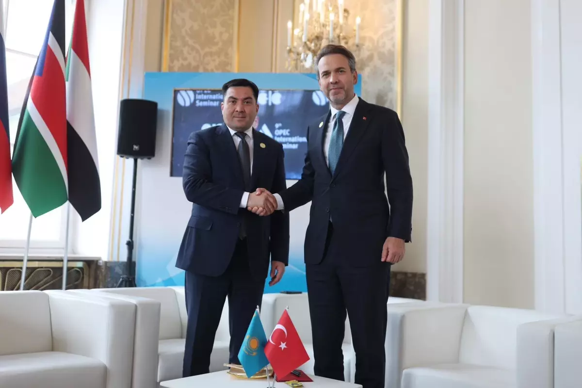 Enerji Bakanı Bayraktar, Kazak Mevkidaşı ile Bir Araya Geldi.