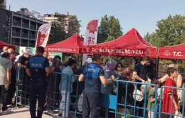 Fiyatlara tepki gösterip bedava verdiler, duyanlar sıraya girdi.
