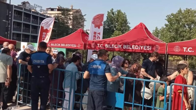 Fiyatlara tepki gösterip bedava verdiler, duyanlar sıraya girdi.