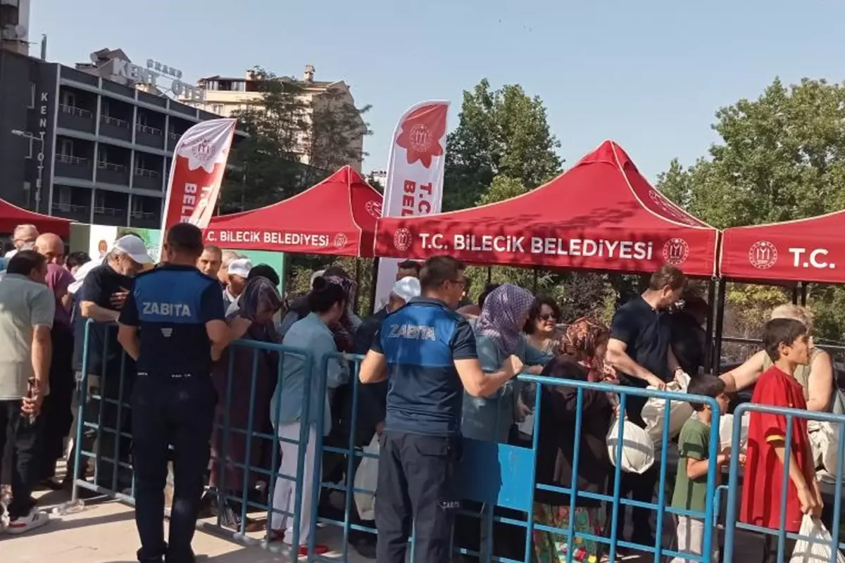 Fiyatlara tepki gösterip bedava verdiler, duyanlar sıraya girdi.