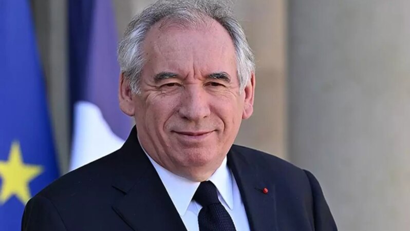Fransa Başbakanı Bayrou’dan kamu borcunu azaltmak amacıyla bazı resmi tatillerin kaldırılması önerisi