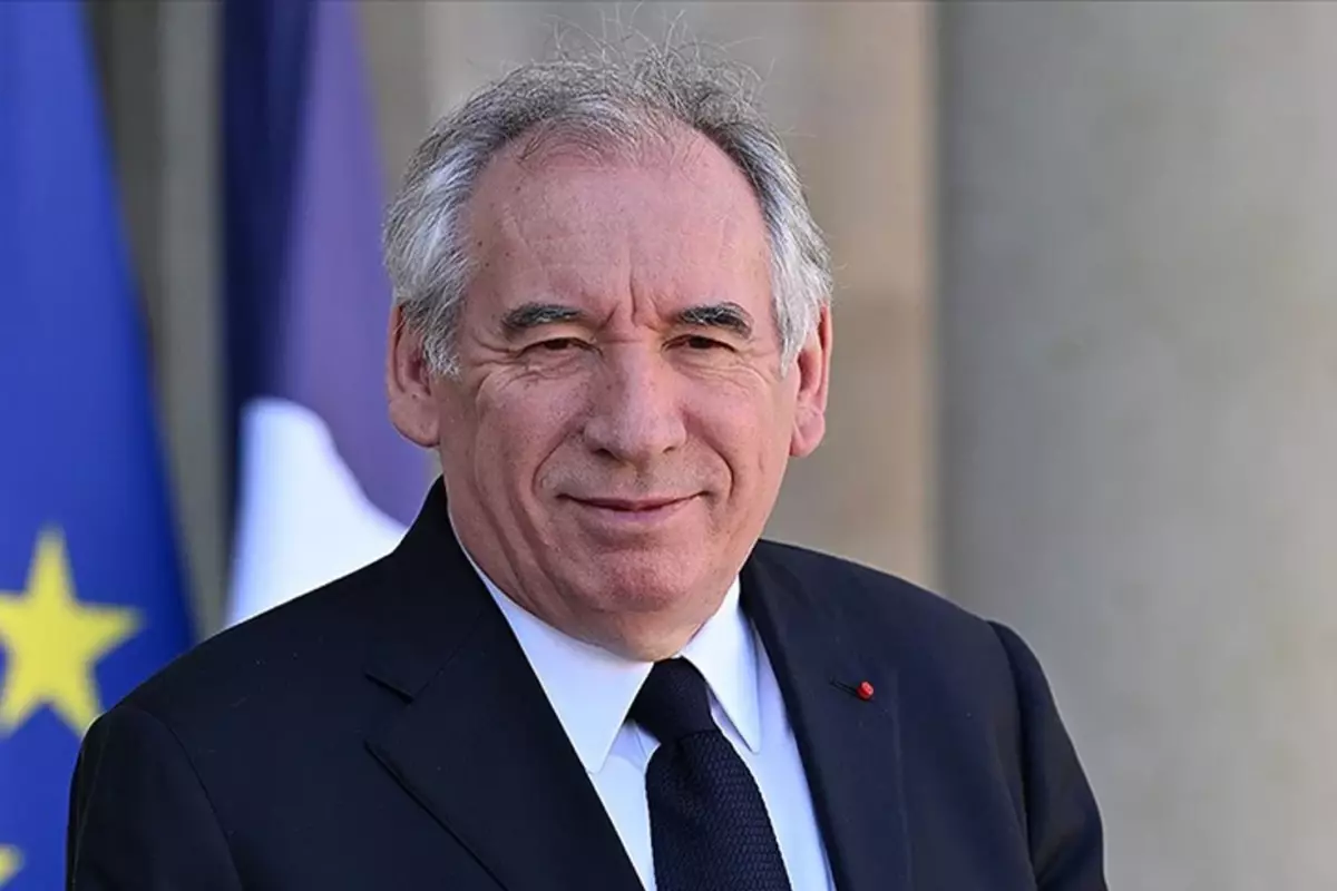 Fransa Başbakanı Bayrou’dan kamu borcunu azaltmak amacıyla bazı resmi tatillerin kaldırılması önerisi