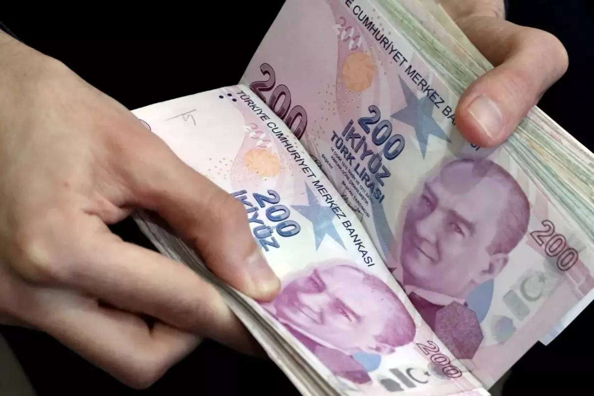 Hükümet, kamu işçileri için son zam teklifini bugün saat 11.00’de açıklayacak.