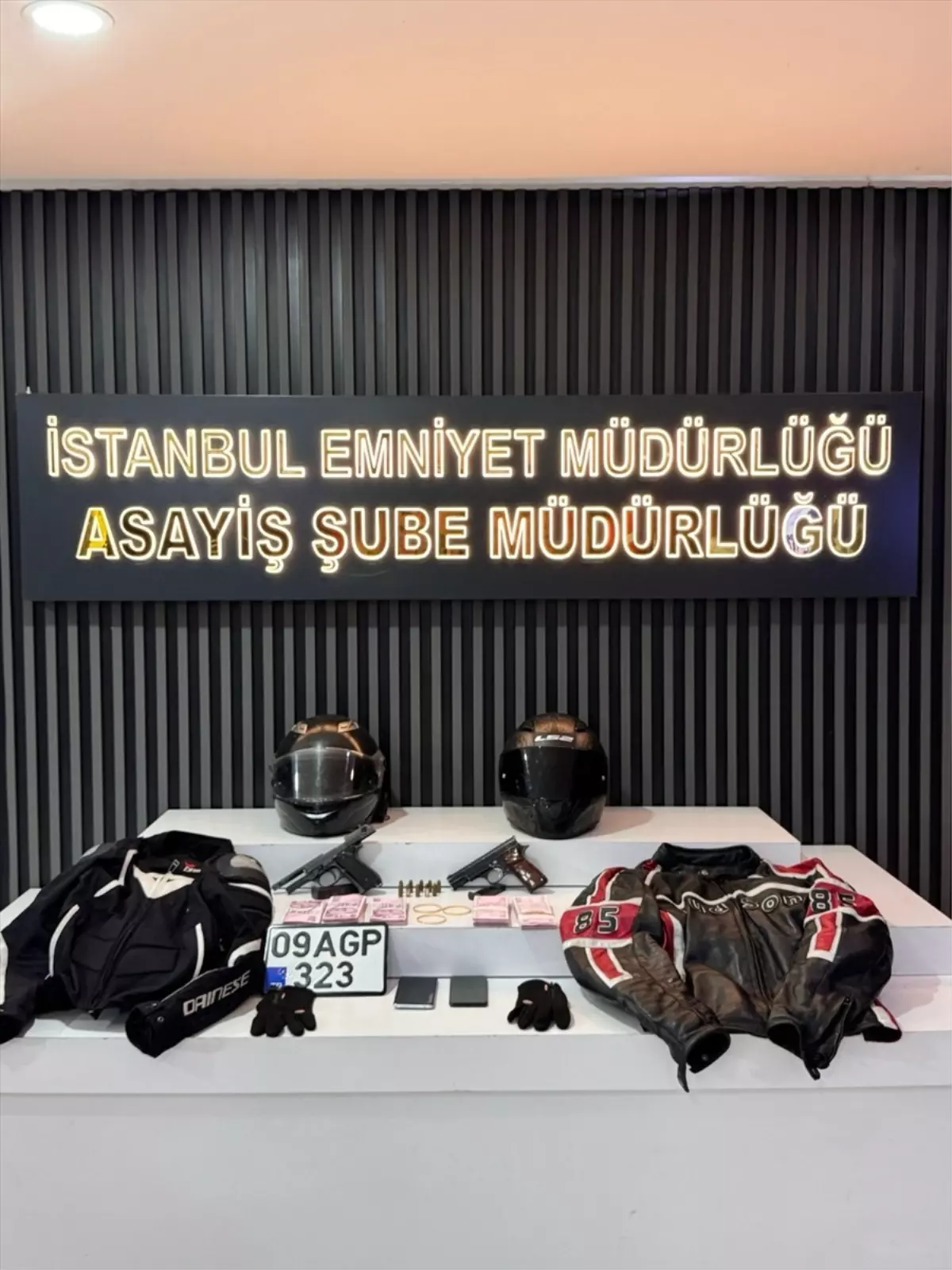 Işıklarda Bekleyen Araçta Bulunan Para Çantası Çalındı, 3 Şüpheli Gözaltına Alındı