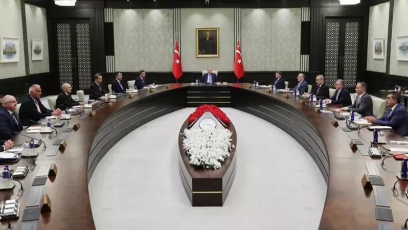 Perşembe Sürprizi: Ankara Isındı, Kabine Revizyonu mu?