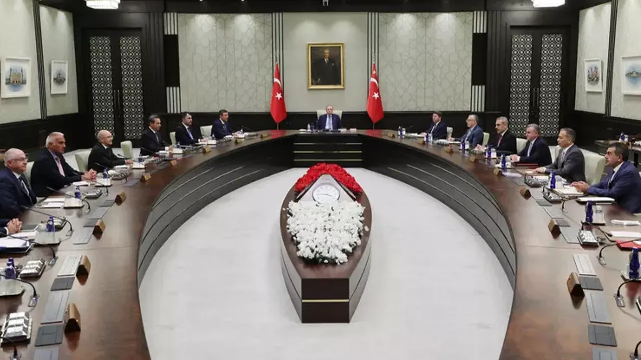 Perşembe Sürprizi: Ankara Isındı, Kabine Revizyonu mu?