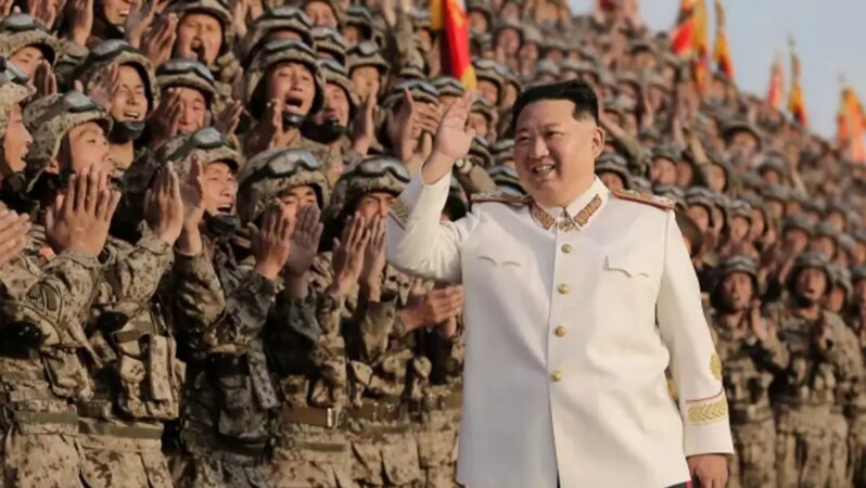 Kuzey Kore lideri Kim, Rusya’ya Ukrayna’ya karşı ‘koşulsuz destek’ vereceğini ifade etti.