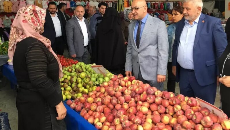 Pazardaki fiyatlara tepki gösteren AK Partili vekil: Bu nedir?
