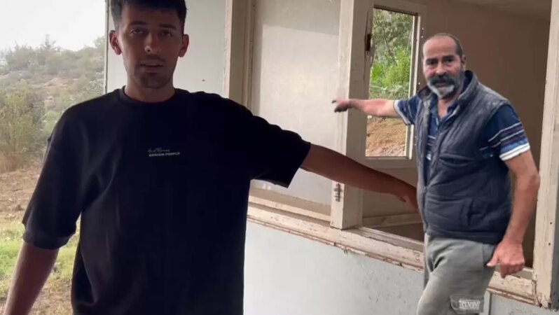 Taş ocağındaki patlamalardan fırlayan taşlardan canlarını zor kurtardılar.