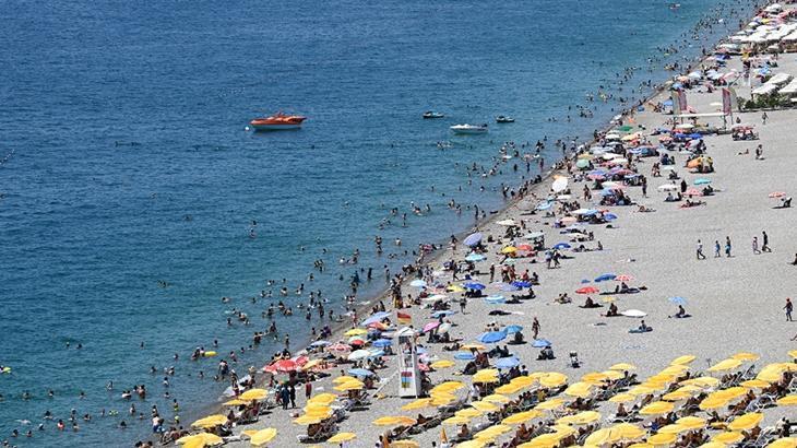 Temmuz ayında Antalya’da 102 binden fazla yabancı ziyaretçi girişiyle rekor kırıldı.