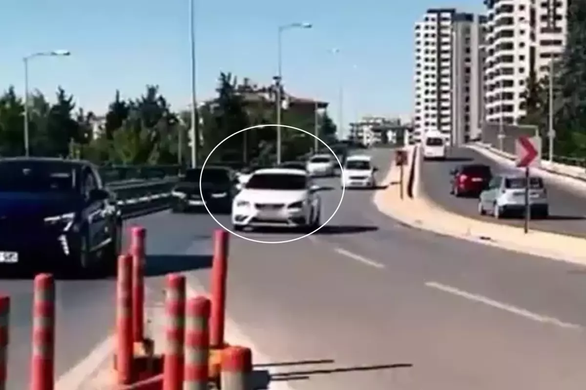 Trafikte ‘kaynak’ yapanlar yakalandı! Polis, tek tek tespit ederek 4 milyon lira ceza verdi.