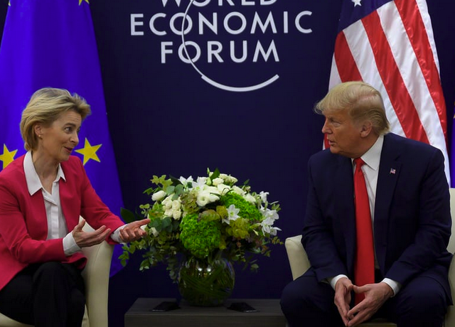 Trump, tarifelerle tehditte bulundu; Von der Leyen misilleme yapma tehdidinde bulundu.