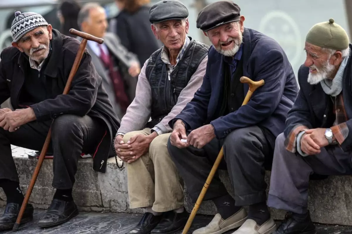 Usulsüzlükler tespit ediliyor! SGK, binlerce emekliye maaş kesintisi tebligatı yapacak.
