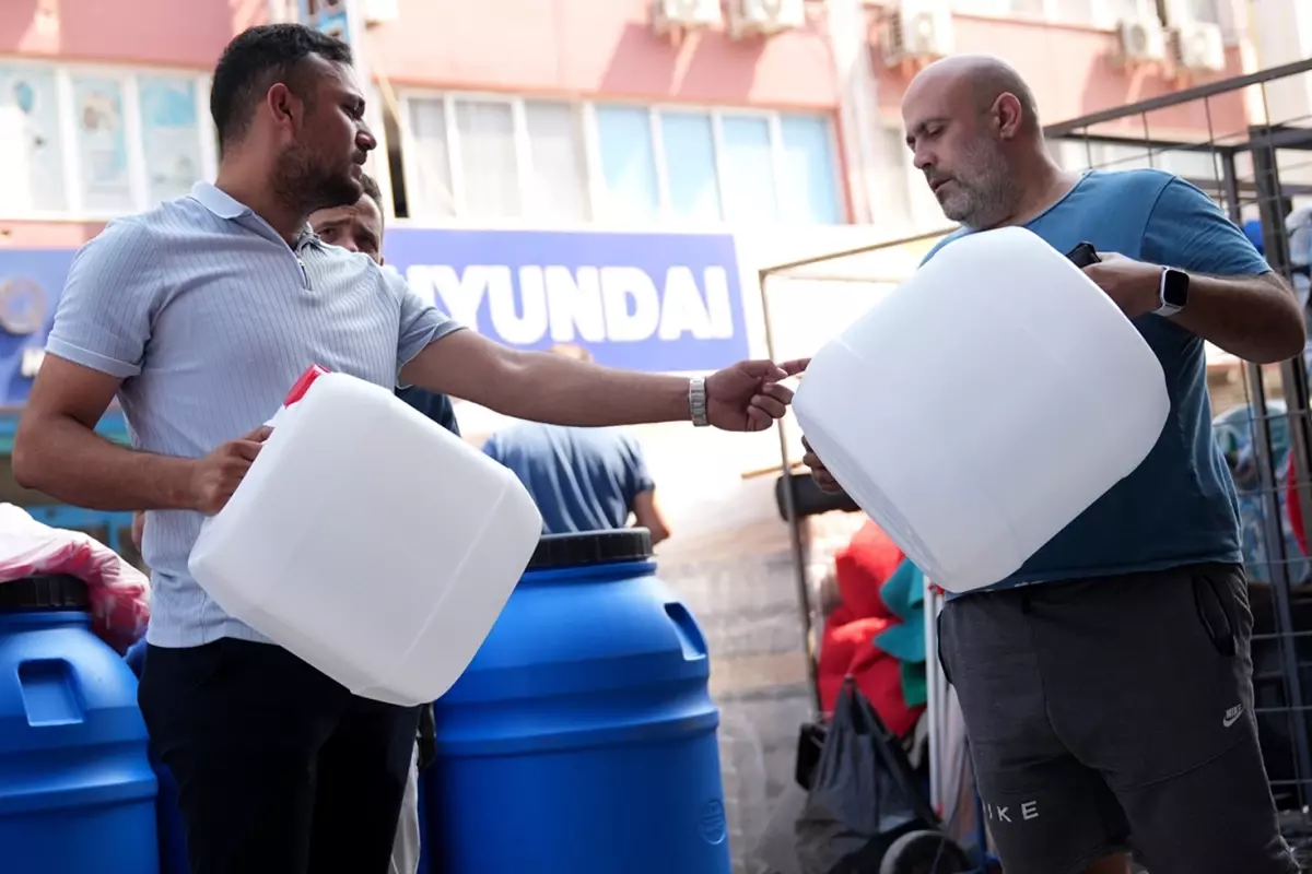 4 ilçedeki su kesintisi öncesi bidon satışları iki katına çıktı.