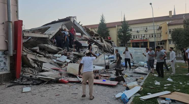 Marmara ve Ege’yi Sarsan Depremde Acı Bilanço Ortaya Çıkıyor