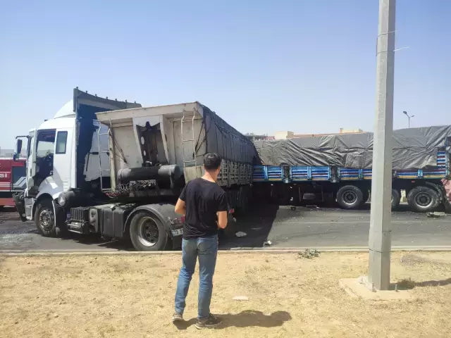 Şırnak Yolunda Korkunç Tesadüf: Kardeş Tır Şoförleri Kafa Kafaya Çarpıştı