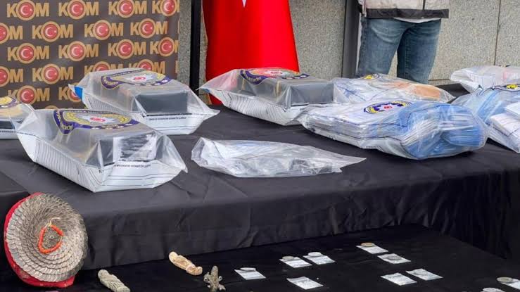 İstanbul’da Kaçak Pırlanta Operasyonu: 30 Kişi Tutuklandı