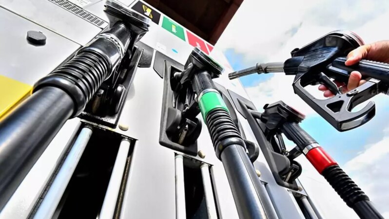 Akaryakıta yeni zam! Motorin 57 TL’yi geçti, benzin 55 TL’ye yaklaştı.